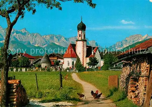 AK / Ansichtskarte Wallgau Ortsansicht mit Kirche Bauernhof Huehner Bayerische Alpen Kat. Wallgau