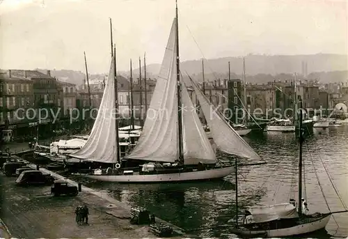 AK / Ansichtskarte Saint Tropez Var Le Port Bateaux Kat. Saint Tropez