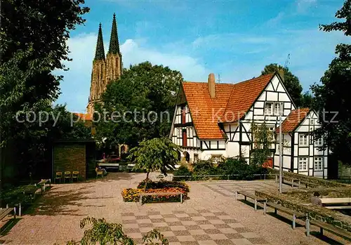 AK / Ansichtskarte Soest Arnsberg Wiesenkirche mit Theodor Heuss Platz