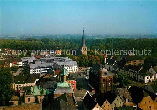 AK / Ansichtskarte Rheinberg Altes und Neues Rathaus Fliegeraufnahme mit St. Peter Kat. Rheinberg
