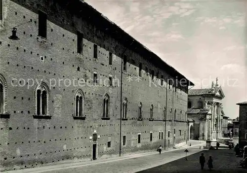 AK / Ansichtskarte Urbino Cattedrale e facciata Orientale Palazzo Kat. Italien