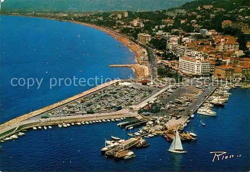 AK / Ansichtskarte Cannes Alpes Maritimes Fliegeraufnahme mit Hafen Kat. Cannes