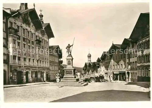AK / Ansichtskarte Bad Toelz Rathaus und Marktstrasse Denkmal Kat. Bad Toelz