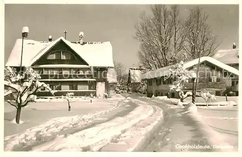 AK / Ansichtskarte Grossholzleute Dorfstrasse im Winter Kat. Isny im Allgaeu