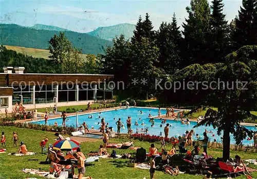 AK / Ansichtskarte Oberstaufen Schwimmbad mit Rindalphorn und Hochgrat Kat. Oberstaufen