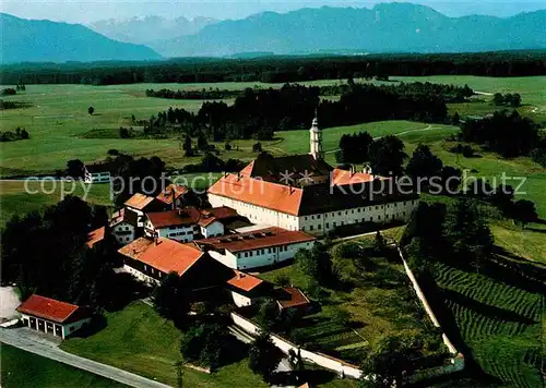 AK / Ansichtskarte Reutberg Kloster mit Benediktenwand und Karwendelgebirge Fliegeraufnahme Kat. Sachsenkam