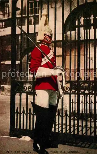 AK / Ansichtskarte Leibgarde Wache Life Guard Sentry  Whitehall London  Kat. Polizei