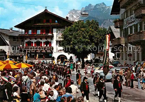 AK / Ansichtskarte St Johann Tirol Festumzug Internationaler Sommerfrischort am Wilden Kaiser Kat. St. Johann in Tirol