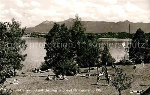 AK / Ansichtskarte Uffing Staffelseebad mit Herzogstand und Heimgarten Bayerische Voralpen Kat. Uffing a.Staffelsee