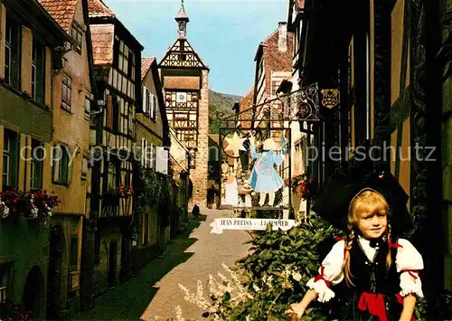 AK / Ansichtskarte Riquewihr Haut Rhin Altstadt Gasse Schild Maedchen Trachten Kat. Riquewihr