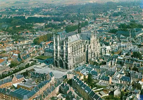 AK / Ansichtskarte Amiens La Cathedrale Vue aerienne Kat. Amiens