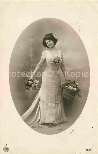 AK / Ansichtskarte Foto NPG Nr. 1831 Frau Mode Blumen  Kat. Neue Photographische Gesellschaft