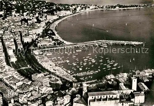 AK / Ansichtskarte Cannes Alpes Maritimes Eglise du Suquet Port Jetee Casino Plage de la Croisette Hotels vue aerienne Kat. Cannes