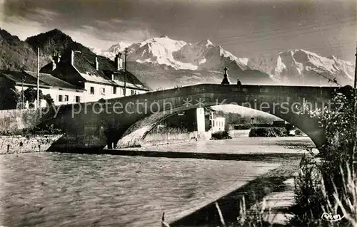 AK / Ansichtskarte Sallanches Le Pont de Saint Martin et le Mont Blanc Kat. Sallanches