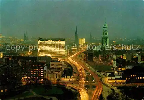 AK / Ansichtskarte Hamburg Strassenpartie bei Nacht Kat. Hamburg