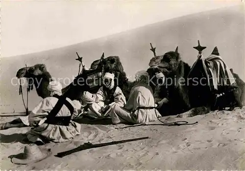 AK / Ansichtskarte Typen Arabien Meharistes au Repos Kamele  Kat. Typen