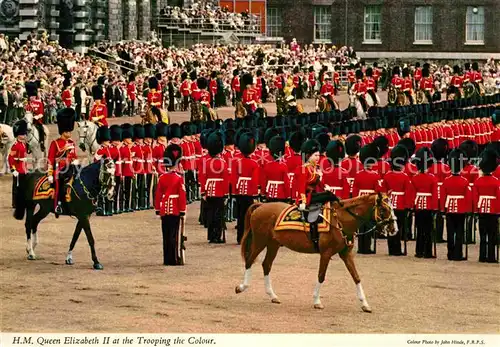 AK / Ansichtskarte Leibgarde Wache Queen Elizabeth II Trooping the Colour  Kat. Polizei