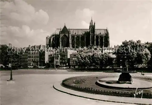 AK / Ansichtskarte Metz Moselle Cathedrale vue de la Place de la Comedie Kat. Metz