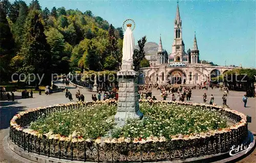 AK / Ansichtskarte Lourdes Hautes Pyrenees Basilique et la Vierge Couronnee Kat. Lourdes