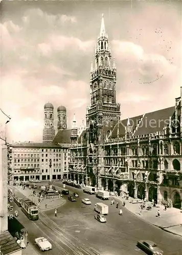 AK / Ansichtskarte Muenchen Rathaus Tuerme Frauenkirche Kat. Muenchen