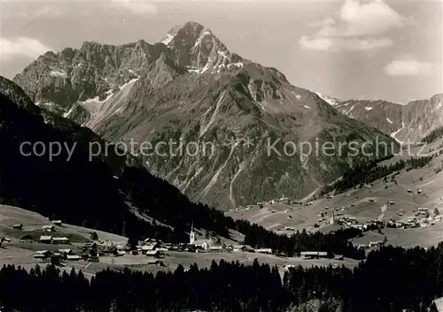 AK / Ansichtskarte Riezlern Kleinwalsertal Vorarlberg Hirschen und Mittelberg mit Widderstein Alpenpanorama Kat. Mittelberg