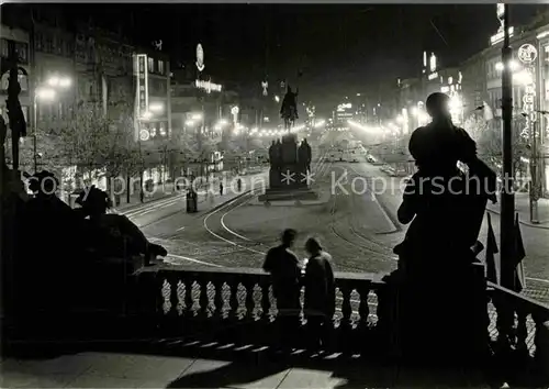 AK / Ansichtskarte Praha Prahy Prague Wenzelsplatz Denkmal Reiterstandbild Nachtaufnahme Kat. Praha