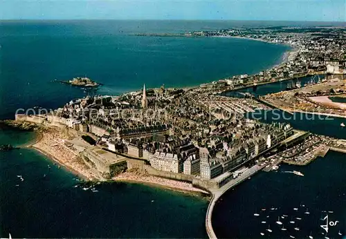 AK / Ansichtskarte Saint Malo Ille et Vilaine Bretagne Fliegeraufnahme mit Hafen Kat. Saint Malo