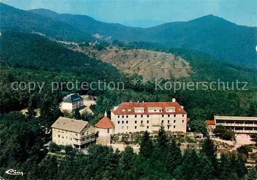 AK / Ansichtskarte Ste Anne de Beaupre Fliegeraufnahme Maison de Convalescence et de Repos Kat. Kanada