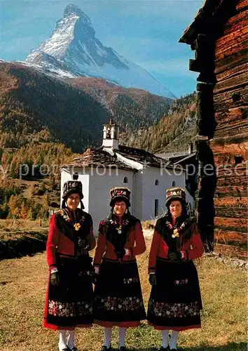 AK / Ansichtskarte Zermatt VS Trachtengruppe Blick zum Matterhorn Walliser Alpen Kat. Zermatt