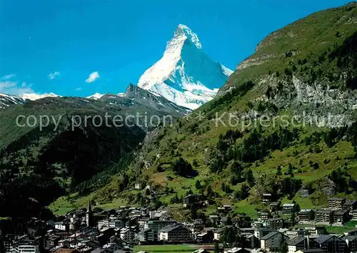 AK / Ansichtskarte Zermatt VS Panorama mit Blick zum Matterhorn Walliser Alpen Kat. Zermatt