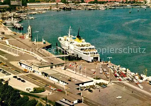 AK / Ansichtskarte Travemuende Ostseebad Hafen Dampfer Fliegeraufnahme Kat. Luebeck