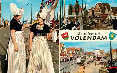 AK / Ansichtskarte Volendam Kai am Hafen Fischerboote Trachten Kat. Niederlande