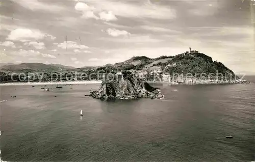 AK / Ansichtskarte San Sebastian Guipuzcoa Isla de Santa Clara y monte Igueldo vista aerea