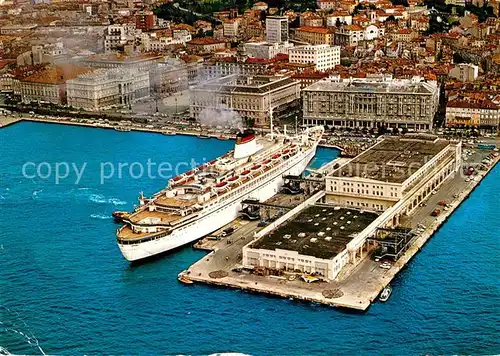 AK / Ansichtskarte Trieste Fliegeraufnahme Hafen Kat. Trieste