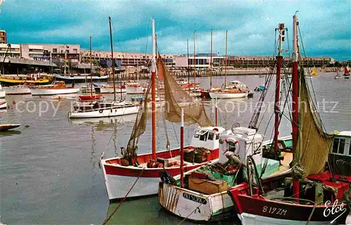 AK / Ansichtskarte Royan Charente Maritime Port Front de Mer Kat. Poitiers Charentes