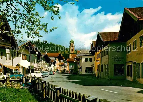 AK / Ansichtskarte Mittenwald Bayern Haeuserpartie am Obermarkt Lueftlmalerei Pfarrkirche Kat. Mittenwald