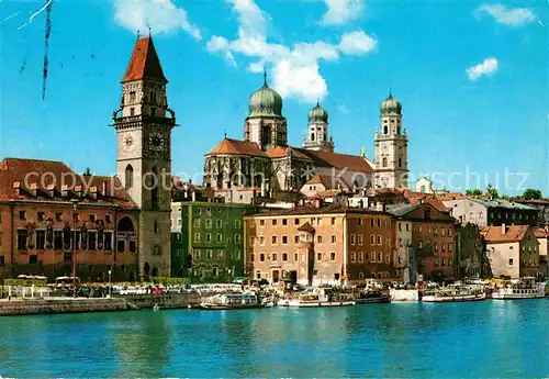 AK / Ansichtskarte Passau Donaupartie mit Rathaus und Dom Kat. Passau