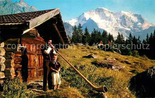 AK / Ansichtskarte Wengen BE Alphornblaeser und Sennenbub mit Jungfrau Berner Alpen Kat. Wengen