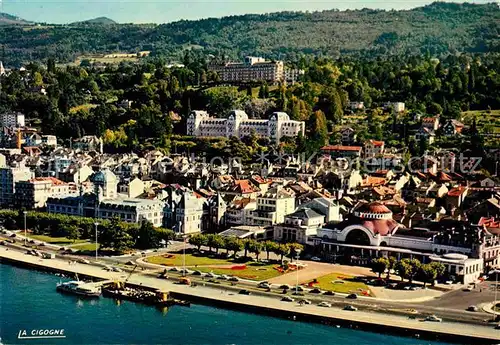 AK / Ansichtskarte Evian les Bains Haute Savoie Au 1er plan le Casino Kat. Evian les Bains