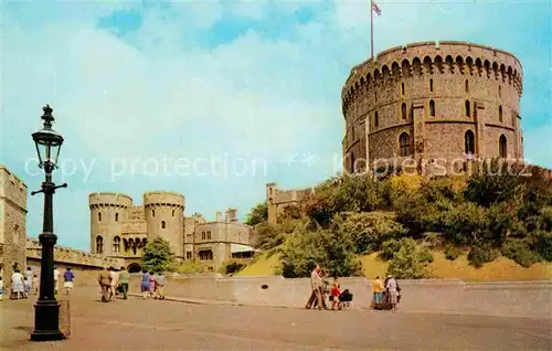 AK / Ansichtskarte Windsor Castle Round Tower and Norman Gate Kat. City of London