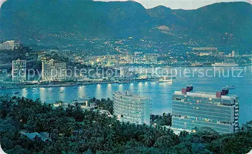 AK / Ansichtskarte Acapulco Crepusculo sobre la Bahia Panorama Bucht Kat. Acapulco