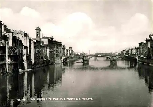 AK / Ansichtskarte Firenze Toscana Veduta dell Arno e Ponte a S Trinita Kat. Firenze