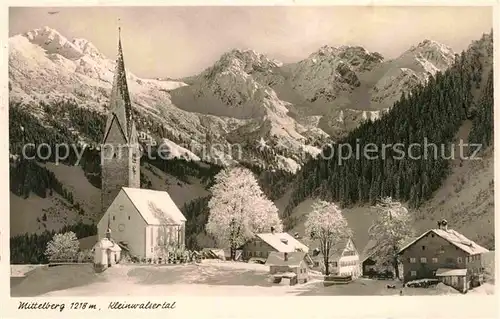 AK / Ansichtskarte Mittelberg Kleinwalsertal Ortsansicht mit Kirche im Winter Schafalpkoepfe Fideripass Kat. Oesterreich