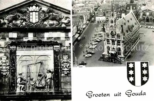 AK / Ansichtskarte Gouda Innenstadt Rathaus Relief am Waaghaus Wappen Kat. Gouda