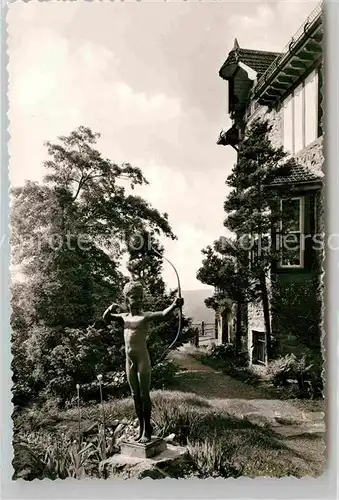 AK / Ansichtskarte Winterberg Hochsauerland Hubertushof Gaestehaus Statue Junge Pfeil und Bogen Kat. Winterberg