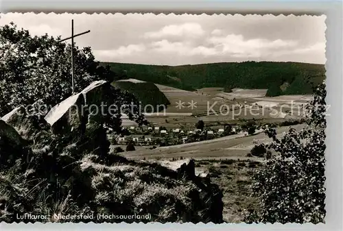 AK / Ansichtskarte Niedersfeld Panorama Gipfelkreuz Kat. Winterberg