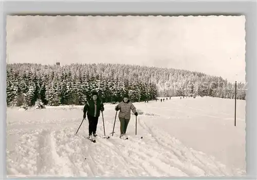 AK / Ansichtskarte Lenneplaetze Winterlandschaft Skilanglaeufer Kat. Winterberg