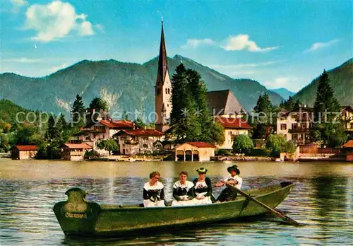 AK / Ansichtskarte Rottach Egern mit Bodenschneid Trachtengruppe im Boot Kat. Rottach Egern