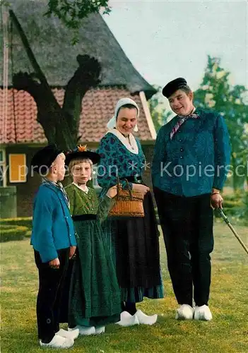 AK / Ansichtskarte Markelo Familie in Tracht