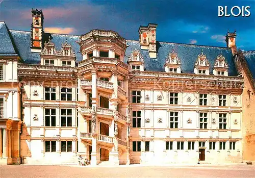 AK / Ansichtskarte Blois Loir et Cher La cour honneur du chateau  Kat. Blois